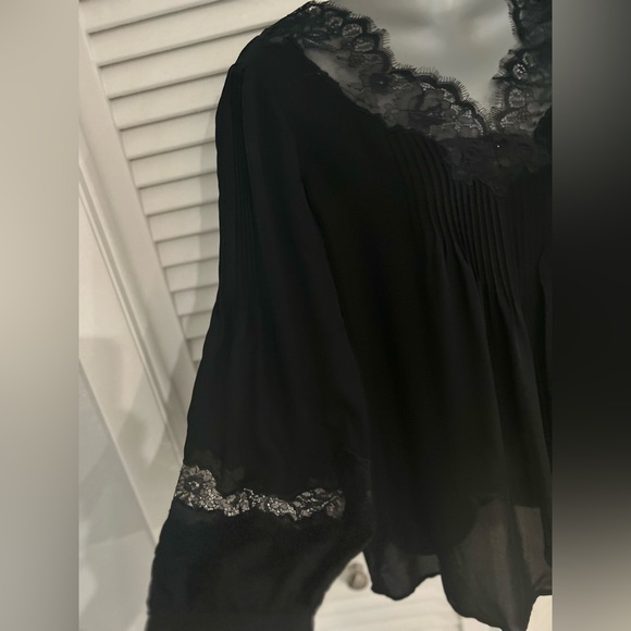 Joie “Olsone” silk and lace top size small - Picture 5 of 13